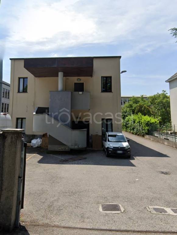 negozio in affitto ad Agrate Brianza