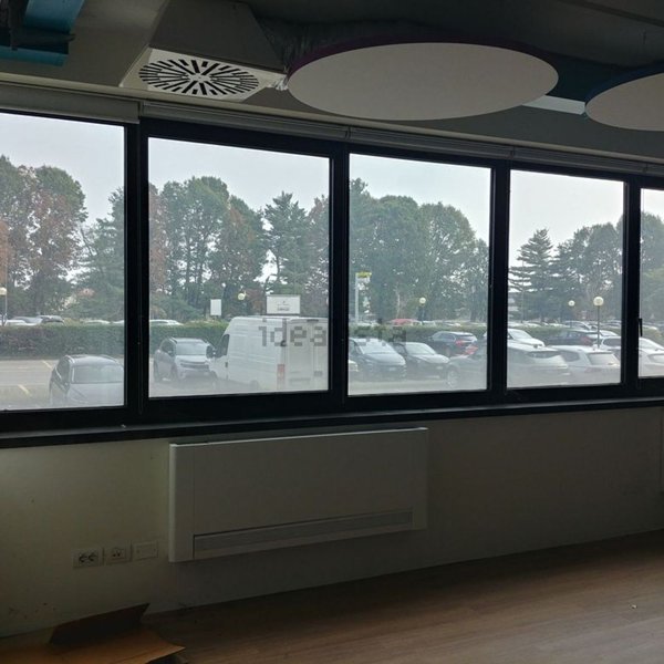 locale commerciale in affitto ad Agrate Brianza