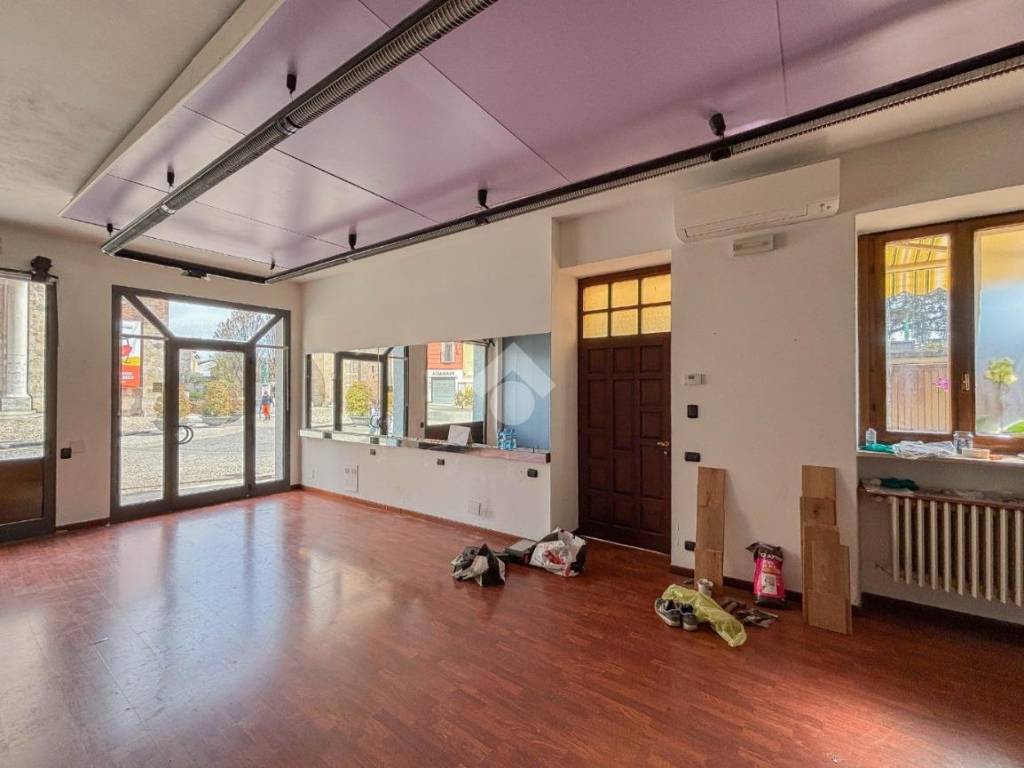 negozio in affitto ad Agrate Brianza