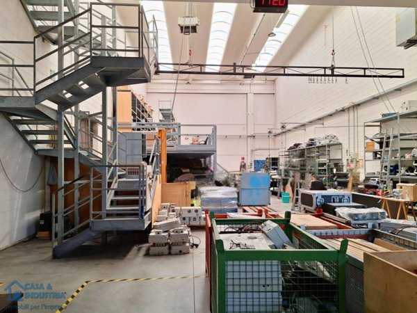 locale commerciale in affitto ad Agrate Brianza