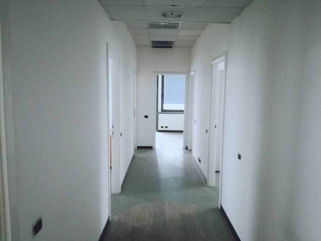 ufficio in affitto ad Agrate Brianza in zona Omate