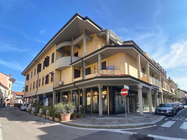 negozio in affitto ad Agrate Brianza