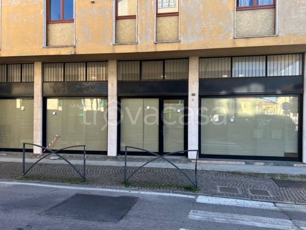 negozio in affitto ad Agrate Brianza