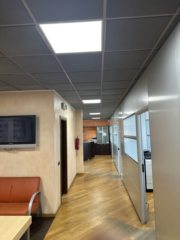 locale commerciale in affitto ad Agrate Brianza