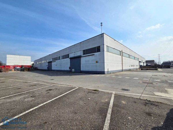 locale commerciale in affitto ad Agrate Brianza