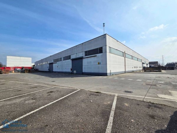 locale commerciale in affitto ad Agrate Brianza