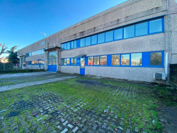 locale commerciale in affitto ad Agrate Brianza