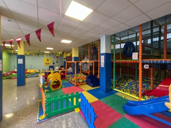 negozio in affitto ad Agrate Brianza