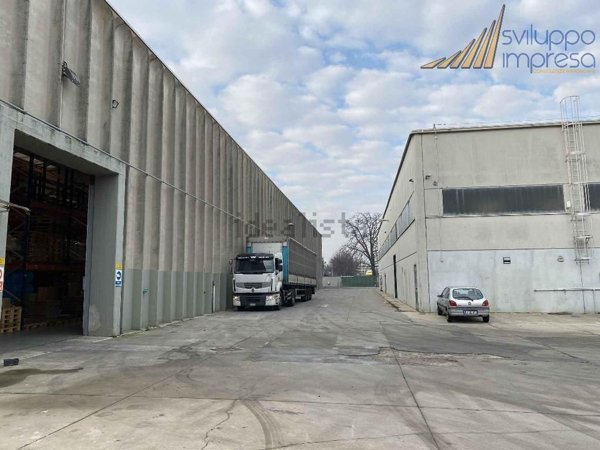 capannone in affitto ad Agrate Brianza