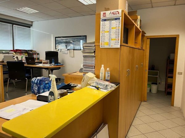 locale commerciale in affitto ad Agrate Brianza