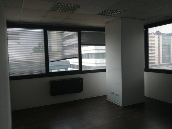 ufficio in affitto ad Agrate Brianza in zona Omate
