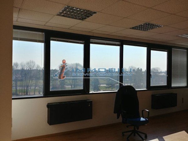 ufficio in affitto ad Agrate Brianza in zona Omate