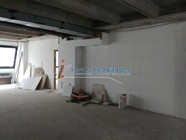 ufficio in affitto ad Agrate Brianza in zona Omate