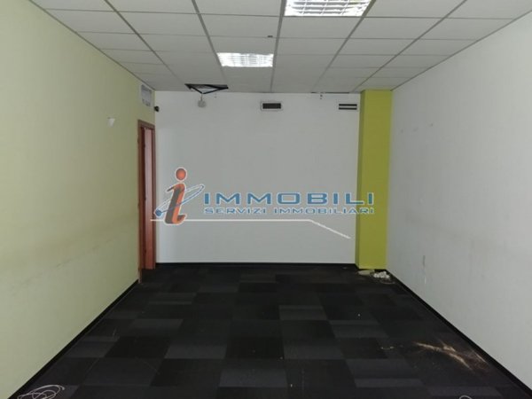 ufficio in affitto ad Agrate Brianza in zona Omate