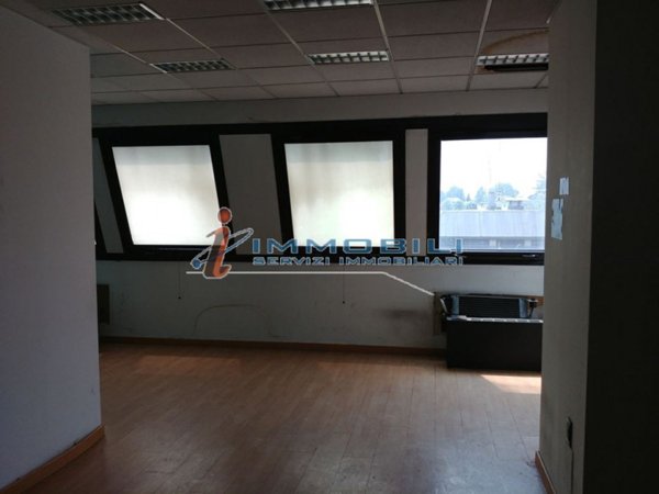 ufficio in affitto ad Agrate Brianza in zona Omate