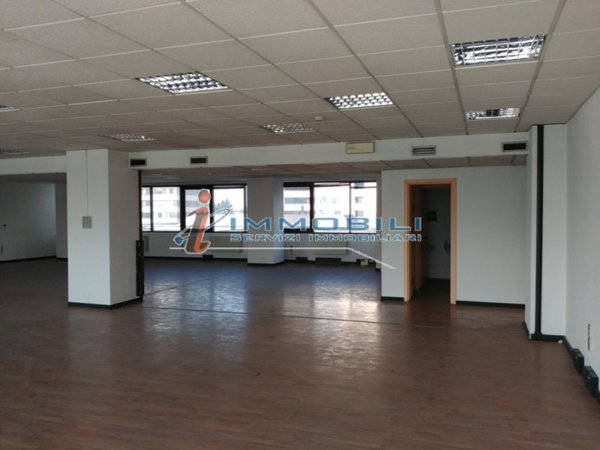 ufficio in affitto ad Agrate Brianza in zona Omate