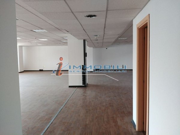 ufficio in affitto ad Agrate Brianza in zona Omate