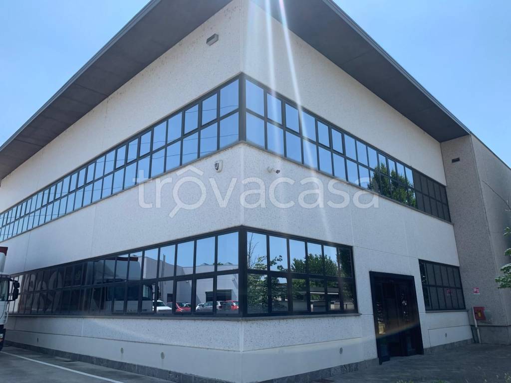 ufficio in affitto ad Agrate Brianza in zona Omate