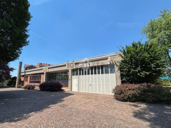locale commerciale in affitto ad Agrate Brianza