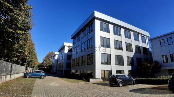 ufficio in affitto ad Agrate Brianza in zona Omate