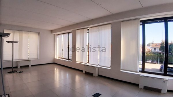 ufficio in affitto ad Agrate Brianza in zona Omate