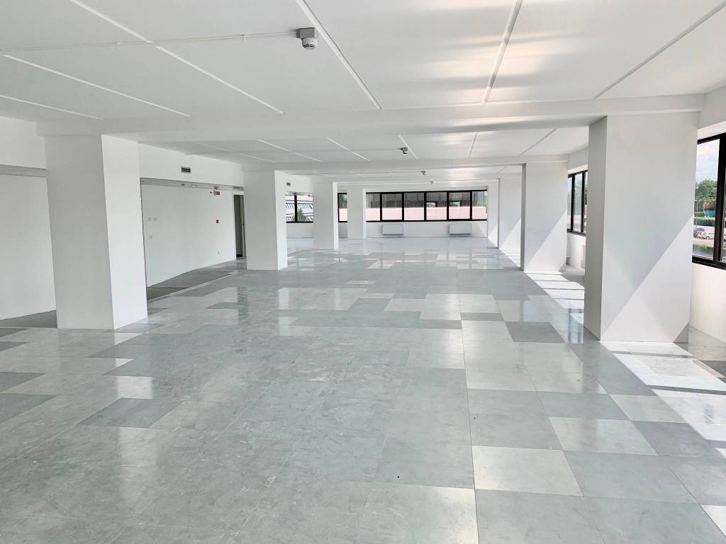 ufficio in affitto ad Agrate Brianza in zona Omate