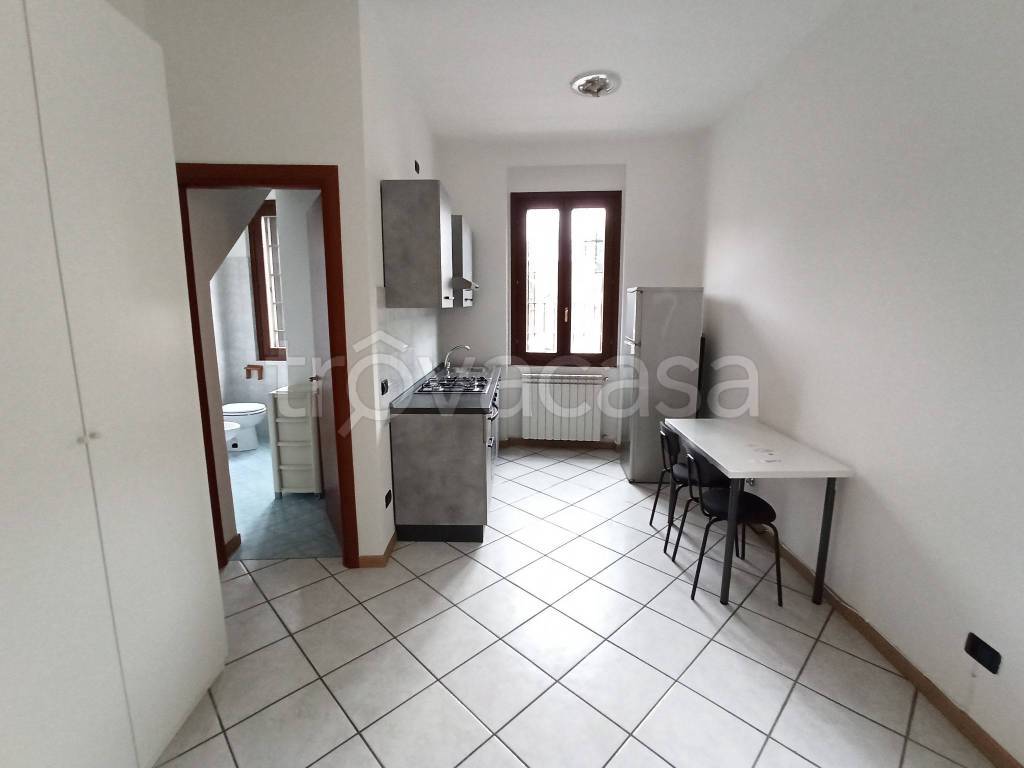 appartamento in affitto ad Agrate Brianza in zona Omate