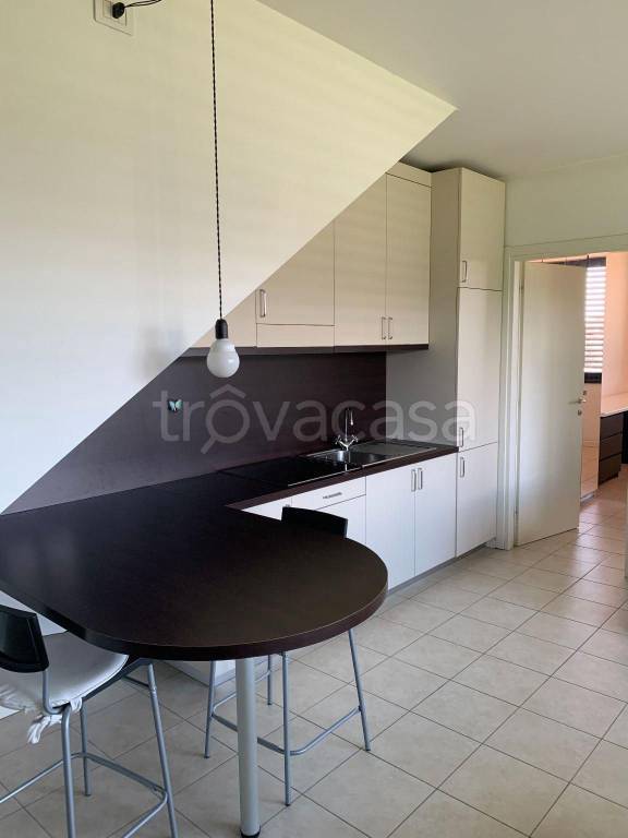 appartamento in affitto ad Agrate Brianza in zona Omate