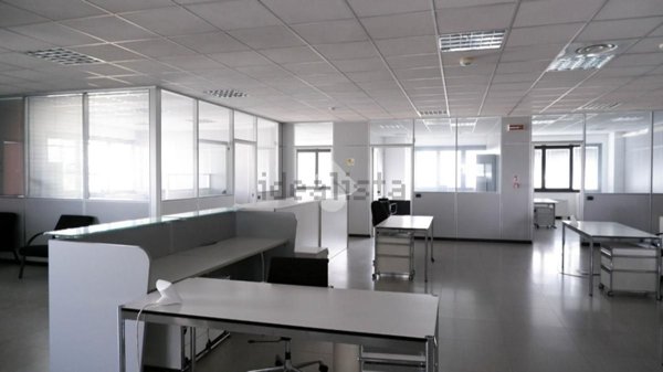 ufficio in affitto ad Agrate Brianza in zona Omate