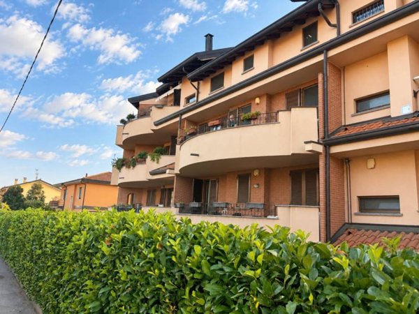 appartamento in affitto ad Agrate Brianza in zona Omate