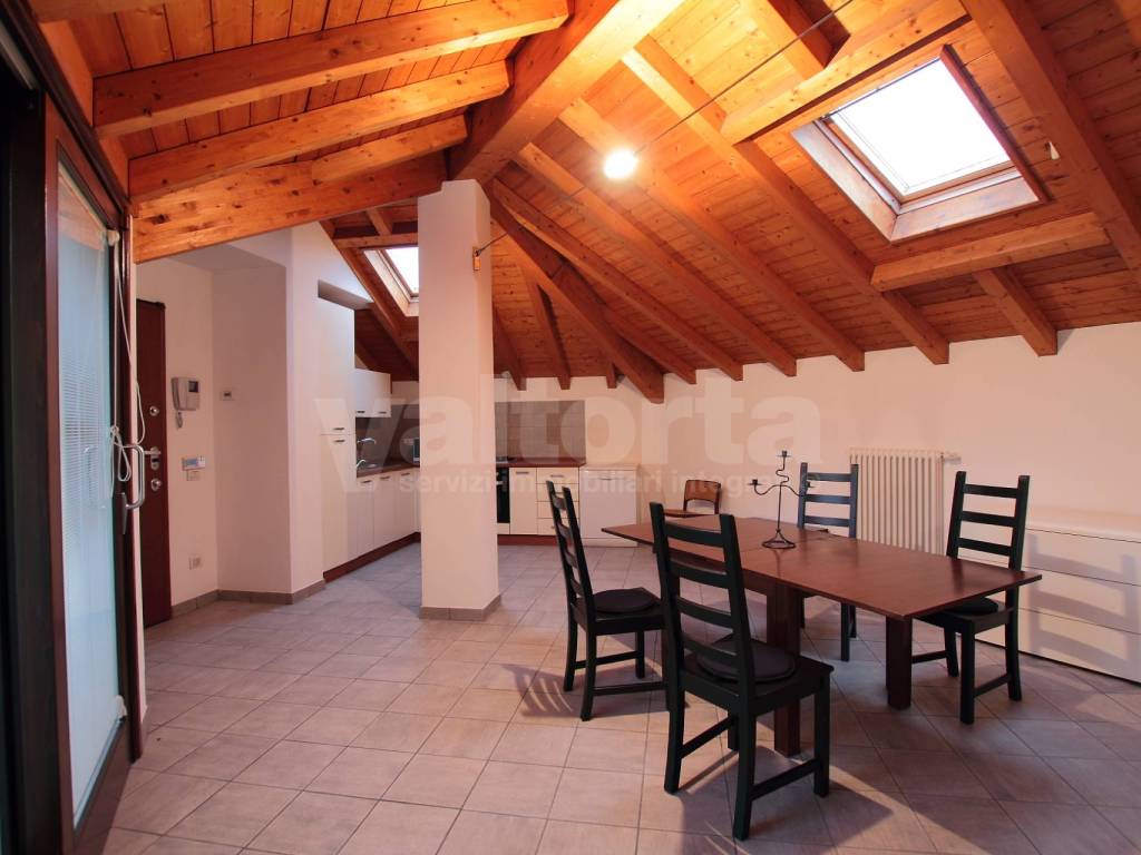 appartamento in affitto ad Albiate