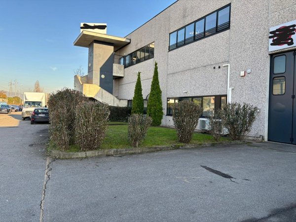 capannone in affitto ad Arcore