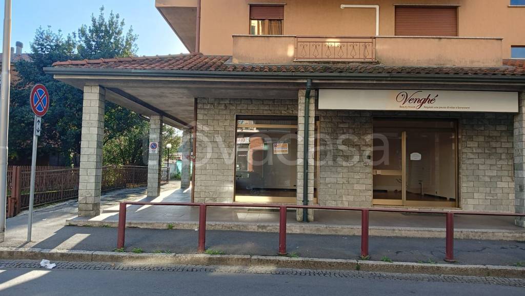 negozio in affitto ad Arcore