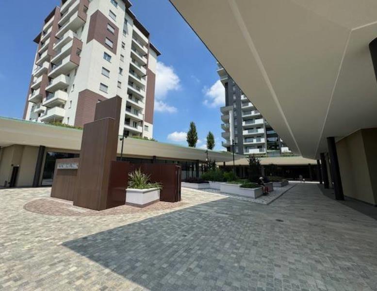 negozio in affitto ad Arcore