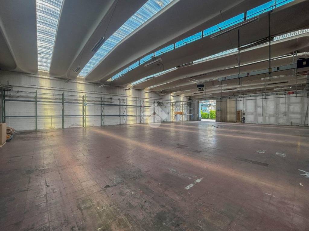 locale commerciale in affitto ad Arcore