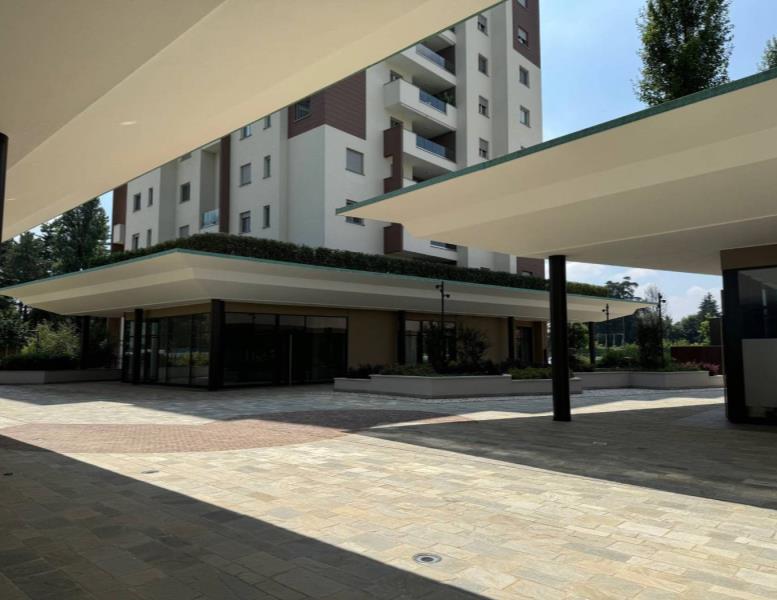 negozio in affitto ad Arcore