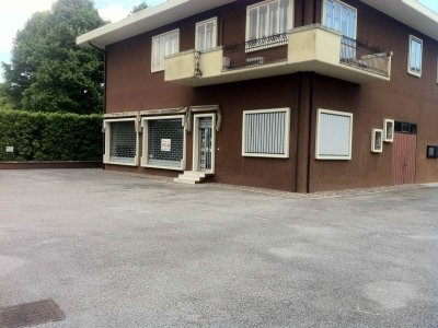 negozio in affitto ad Arcore