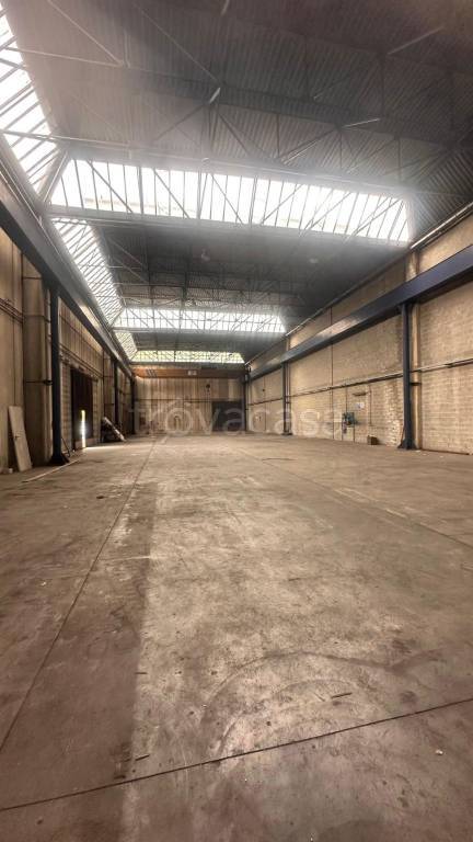 locale commerciale in affitto ad Arcore