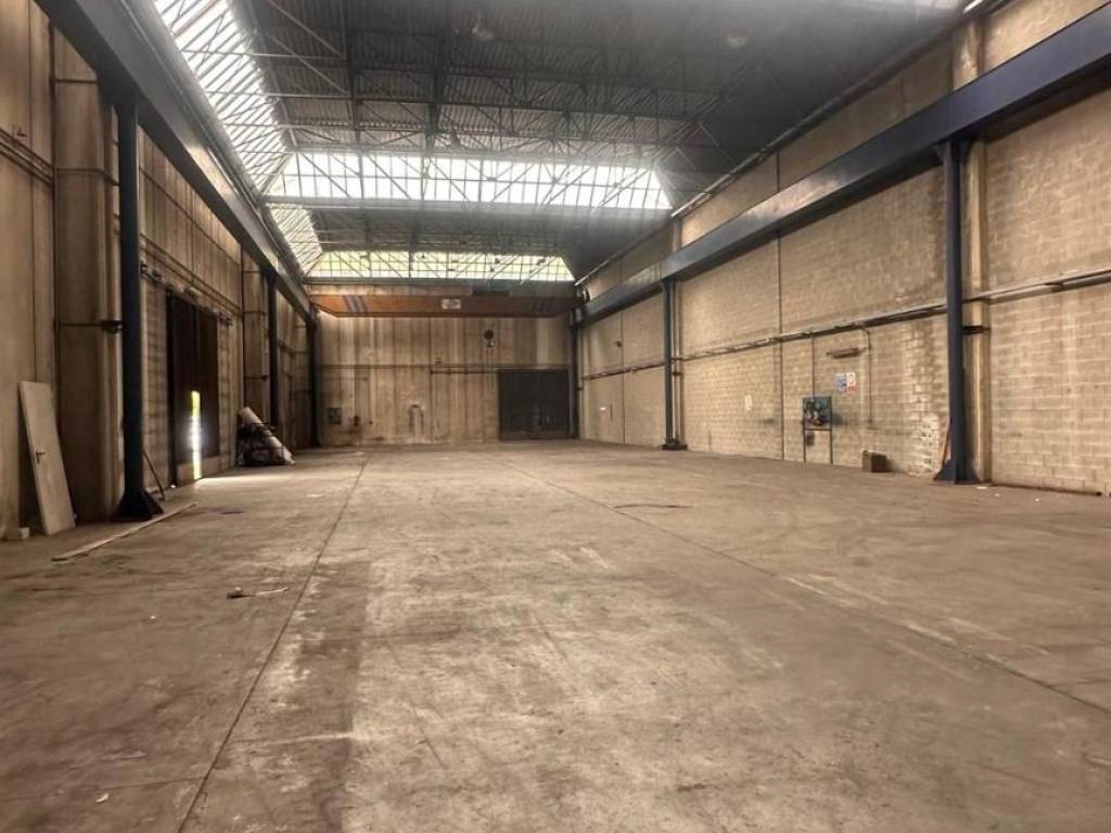 locale commerciale in affitto ad Arcore