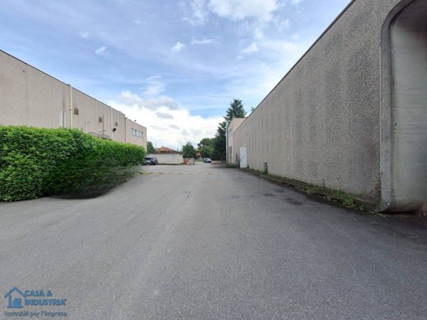 locale commerciale in affitto ad Arcore