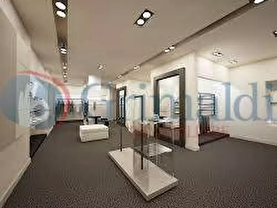 negozio in affitto ad Arcore