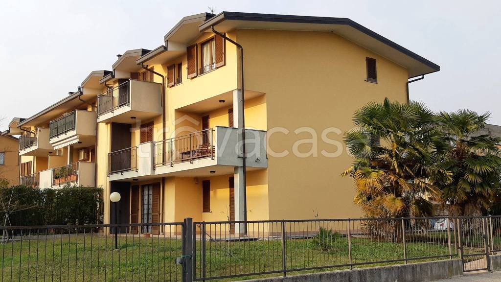 appartamento in affitto ad Arcore