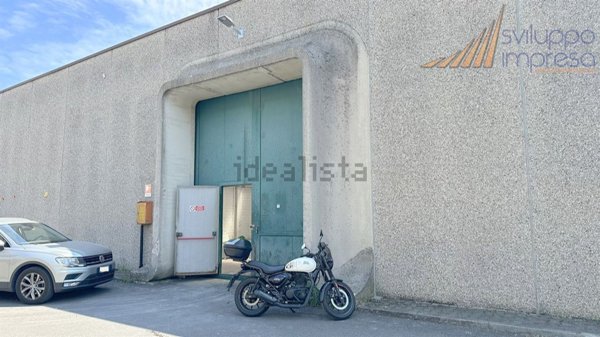locale commerciale in affitto ad Arcore
