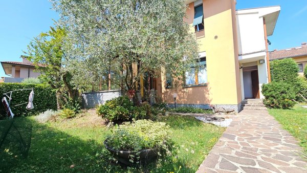 casa indipendente in affitto ad Arcore