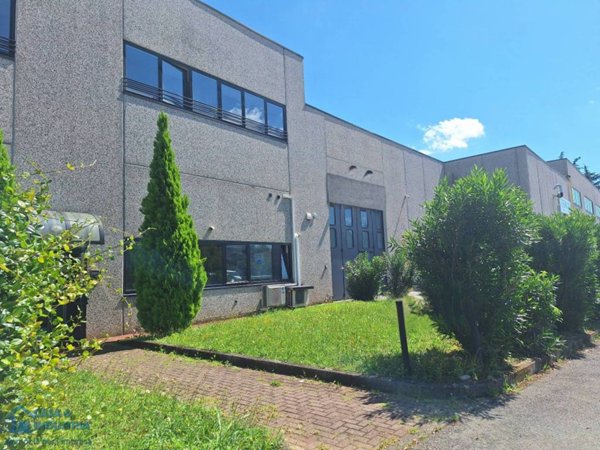locale commerciale in affitto ad Arcore