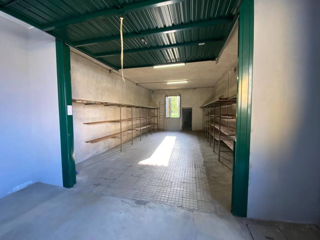 locale commerciale in affitto ad Arcore