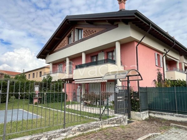 appartamento in affitto ad Arcore