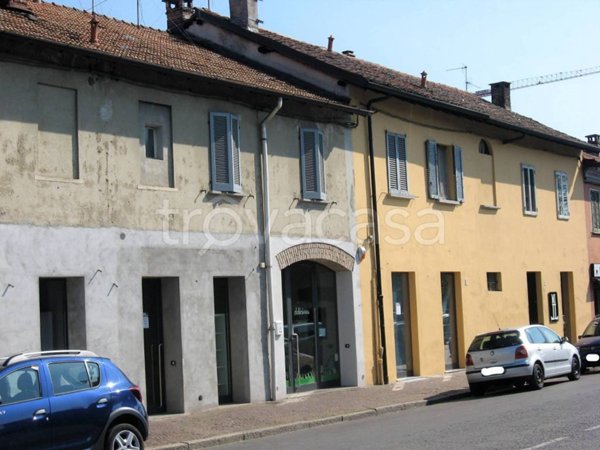 negozio in affitto ad Arcore