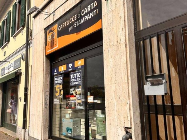 negozio in affitto ad Arcore