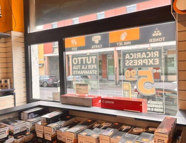 negozio in affitto ad Arcore